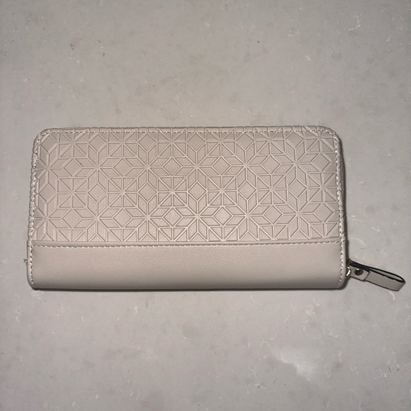 NWOT Neutral Embossed Origami Print Wallet - Picture 3 of 6
